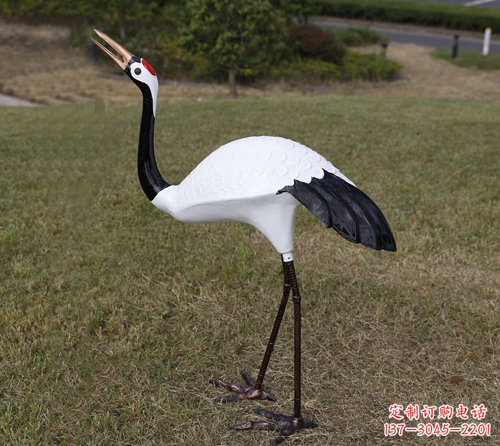 广东玻璃钢雕塑仙鹤——灵动飞翔的艺术之美