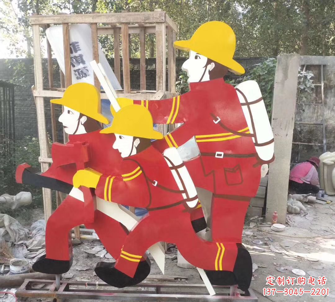 广东玻璃钢消防员雕塑——精致的园林景观装饰