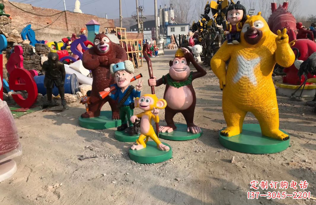 广东玻璃钢仿真卡通熊二雕塑