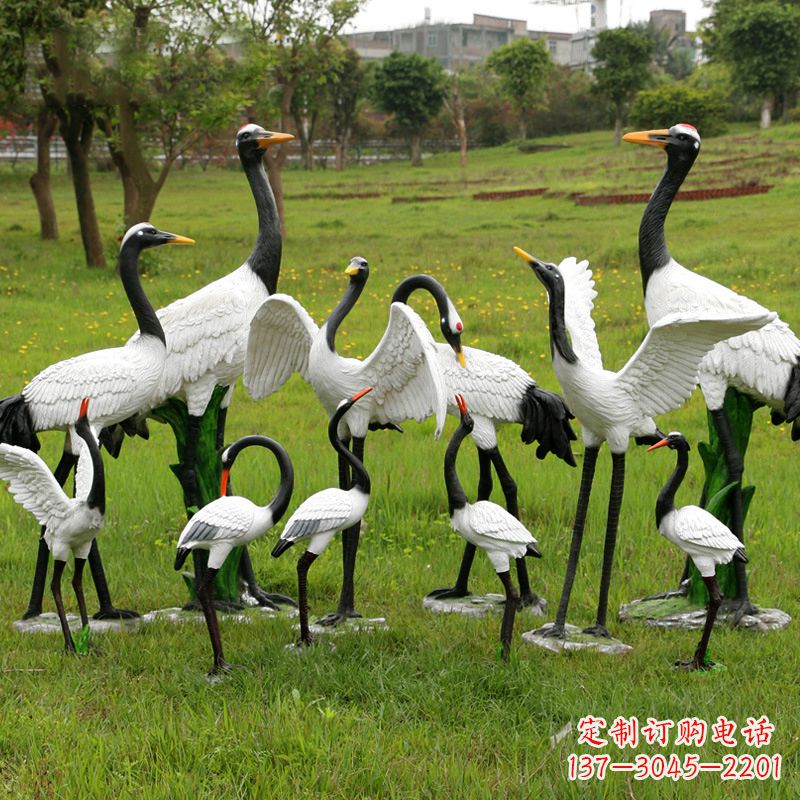 广东玻璃钢仿真仙鹤雕塑-公园草坪草丛动物摆件