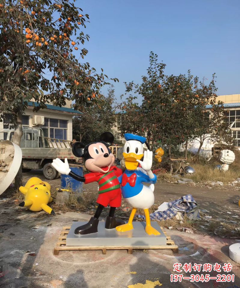 广东玻璃钢卡通唐老鸭和米老鼠雕塑公园卡通雕塑
