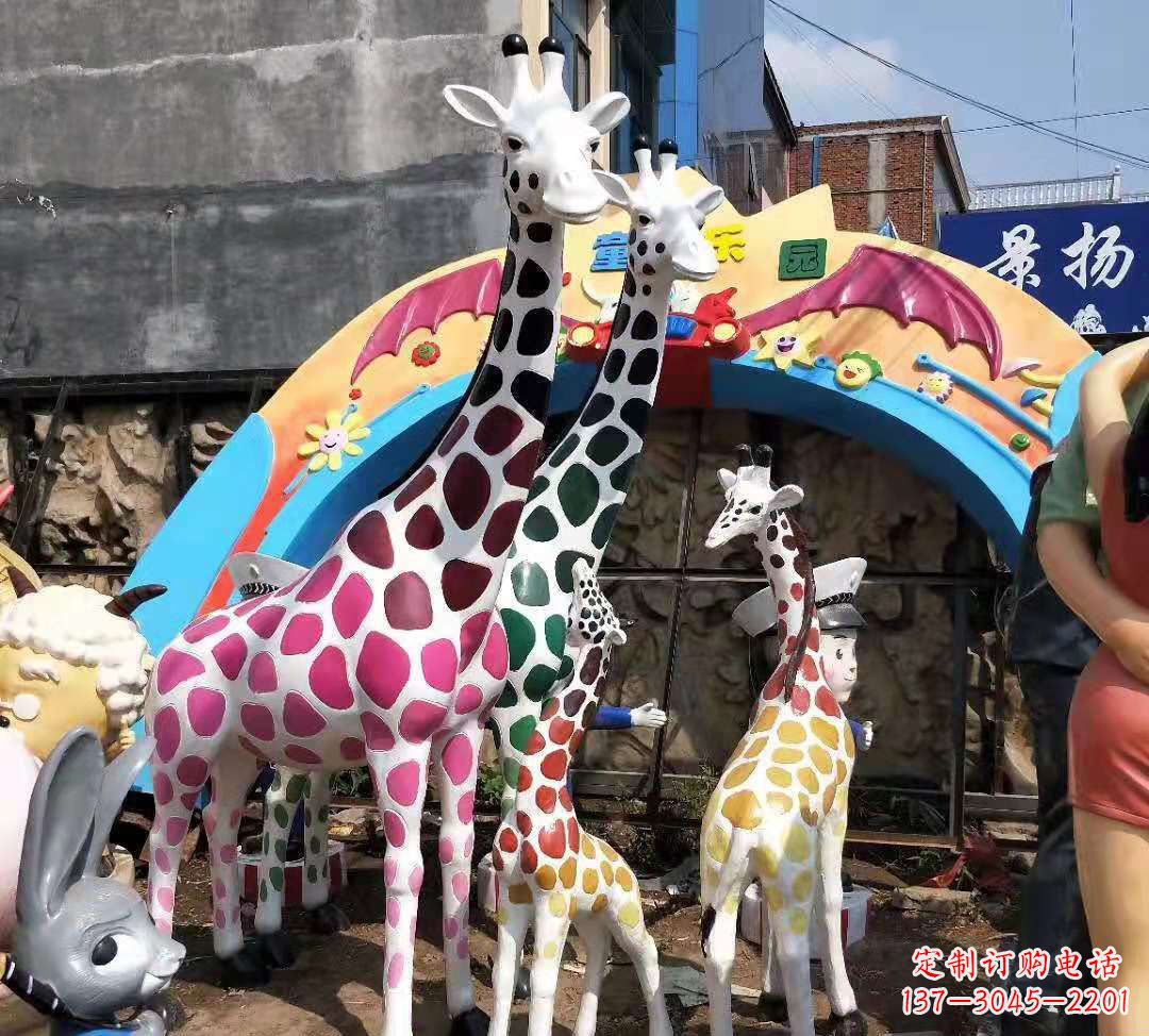 广东玻璃钢长颈鹿雕塑公园景观摆件