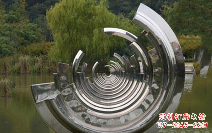 广东不锈钢半圆字母景观雕塑——美化环境的艺术
