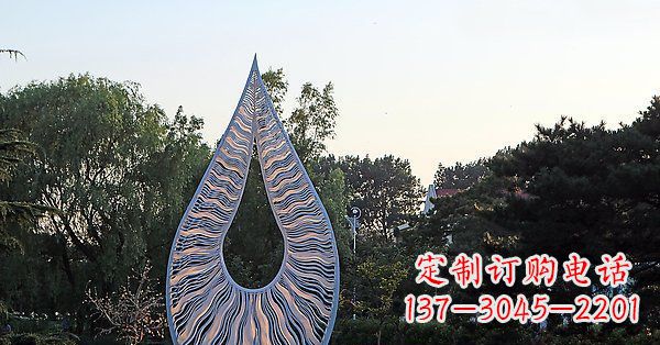 广东水滴雕塑给公园带来流动的美