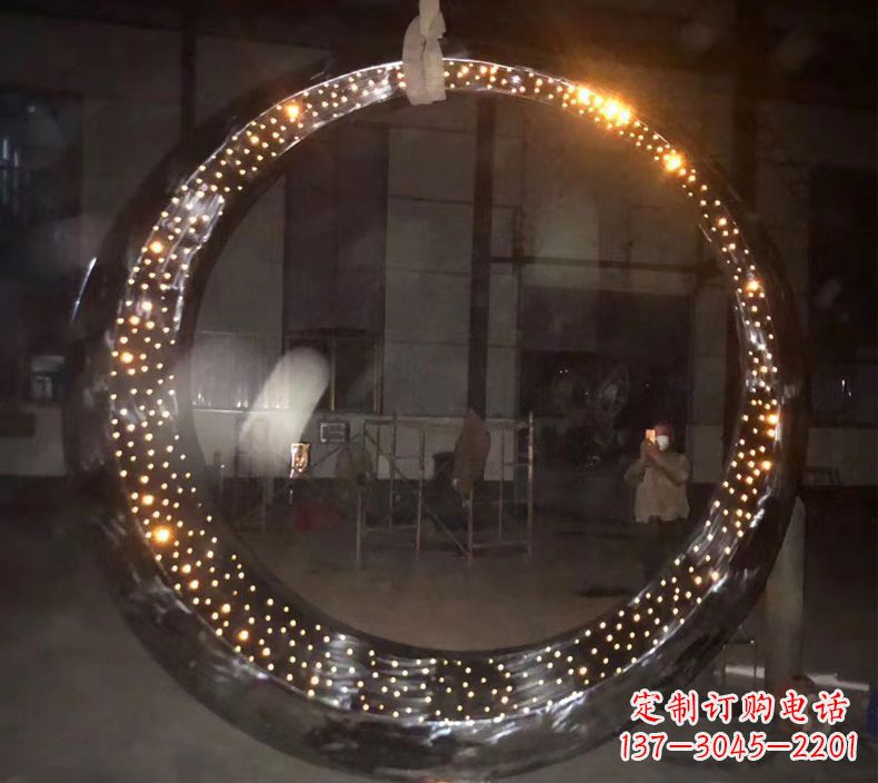 广东不锈钢发光月亮雕塑1