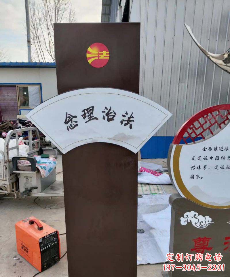广东不锈钢法制标牌景观雕塑