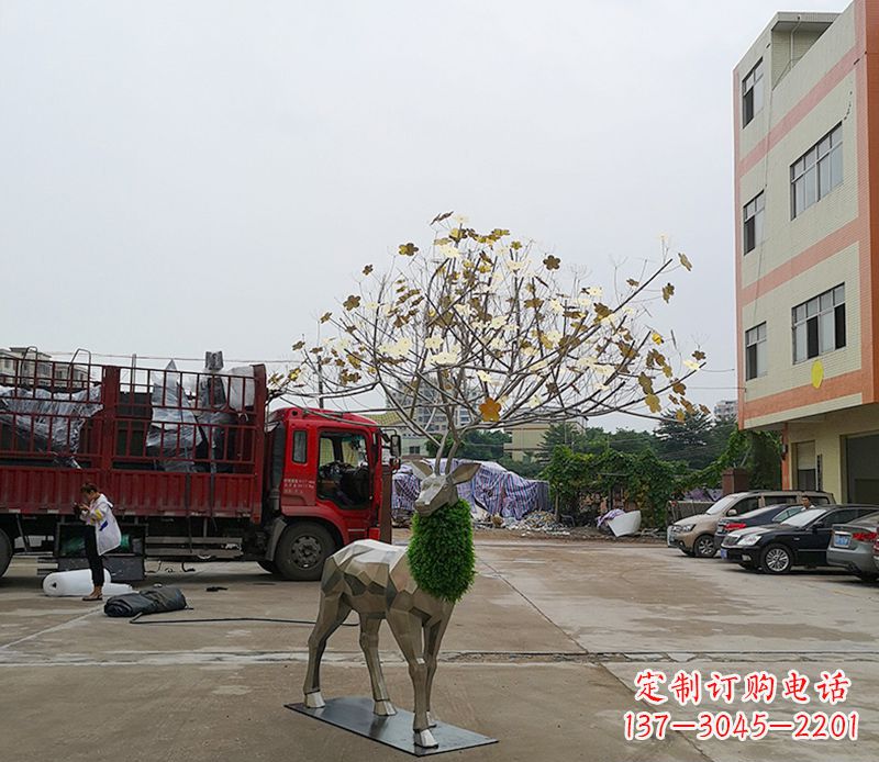 广东不锈钢公园的梅花鹿雕塑