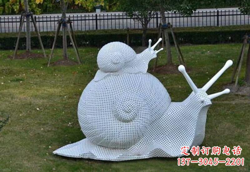 广东不锈钢公园的“母子蜗牛”雕塑