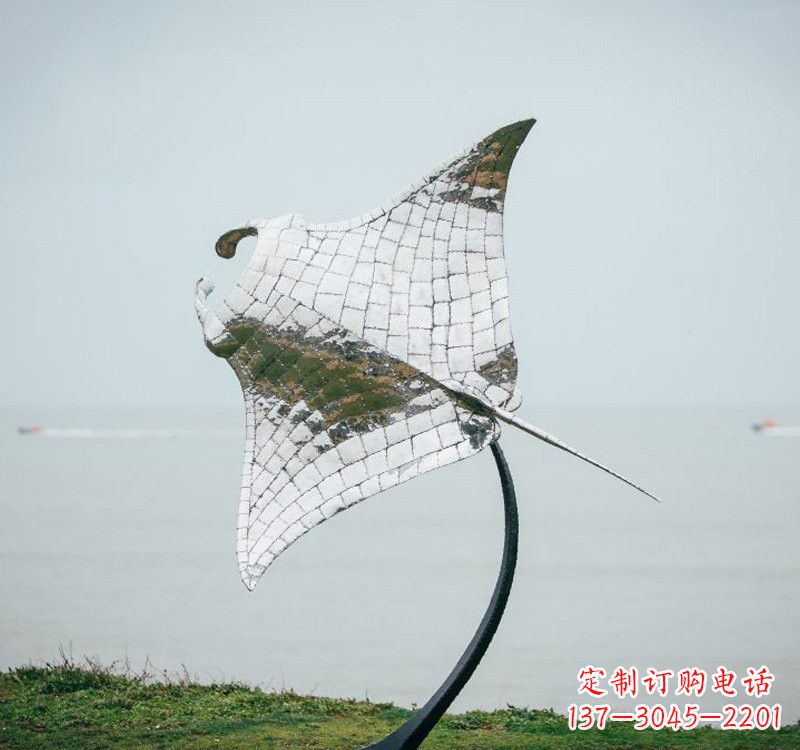 广东不锈钢海洋动物蝠鲼雕塑艺术与环保的完美结合