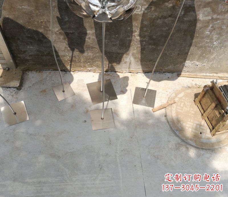 广东不锈钢荷叶雕塑给大厅带来精致优雅