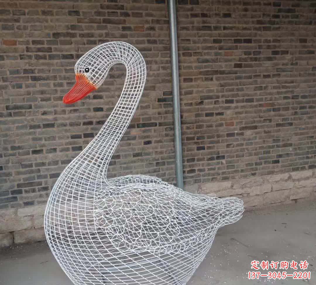 广东不锈钢镂空天鹅雕塑精美而优雅
