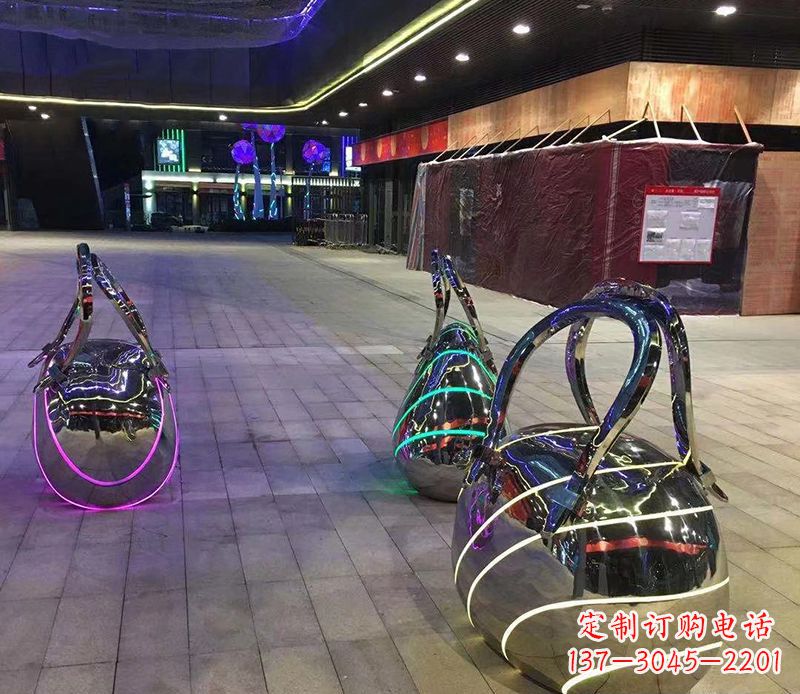 广东不锈钢手提包雕塑