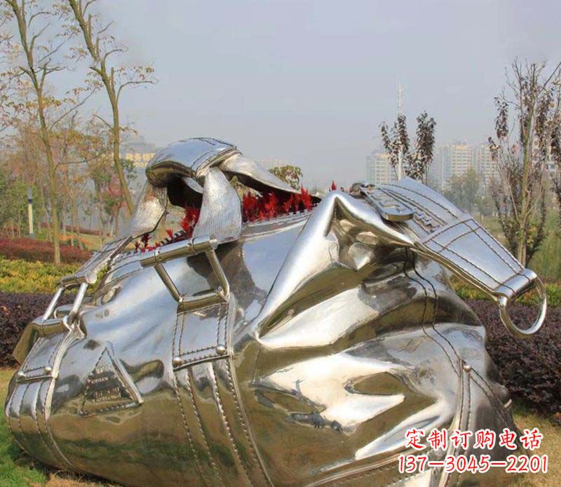 广东不锈钢手提包雕塑1
