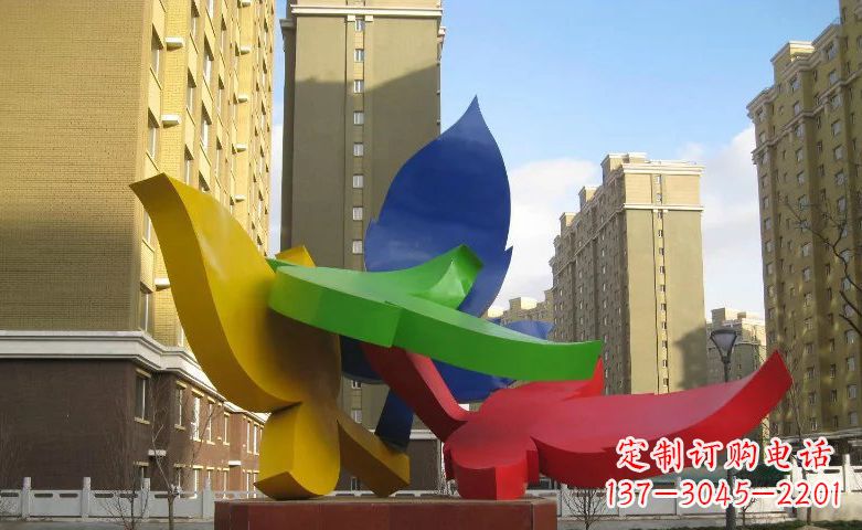 广东不锈钢树叶景观雕塑美丽而精致