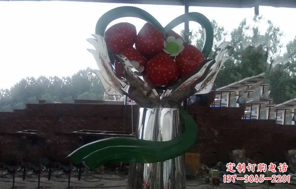 广东不锈钢水果草莓雕塑
