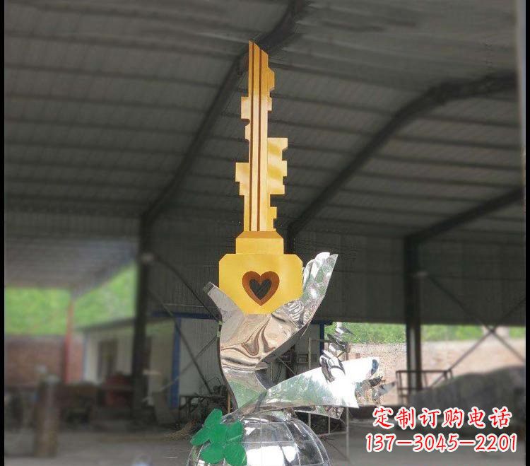 广东不锈钢校园手提钥匙雕塑