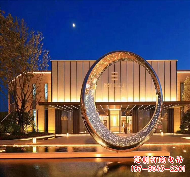 广东不锈钢圆环雕塑2