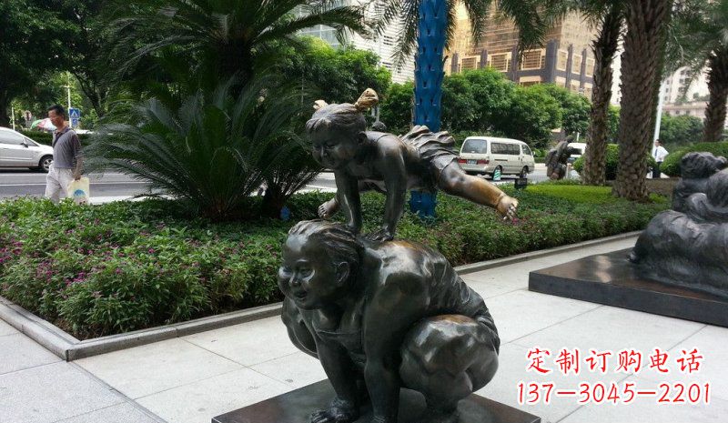 广东步行街跳山羊的女孩景观铜雕