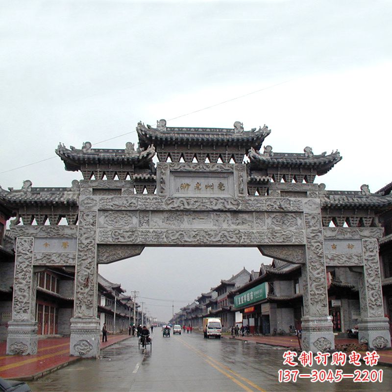 广东城市街道上的历史风貌——仿古石牌楼