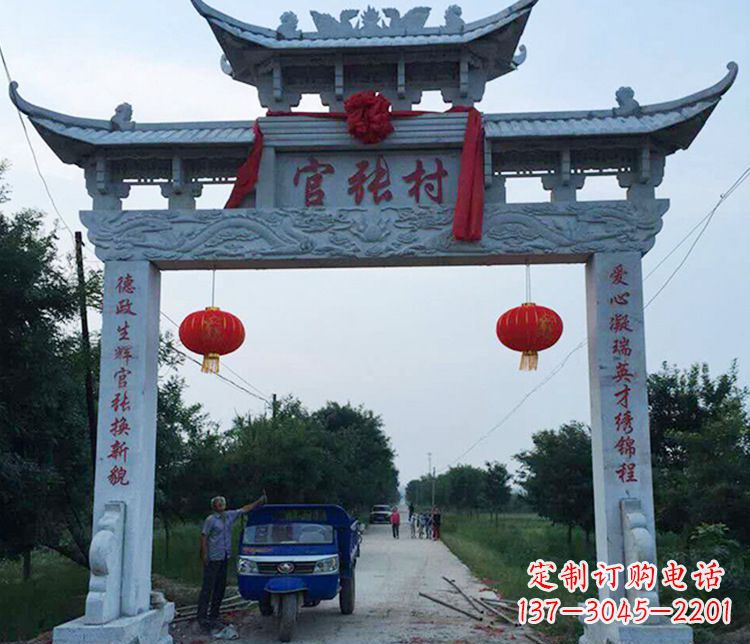 广东村庄单门石牌坊石雕