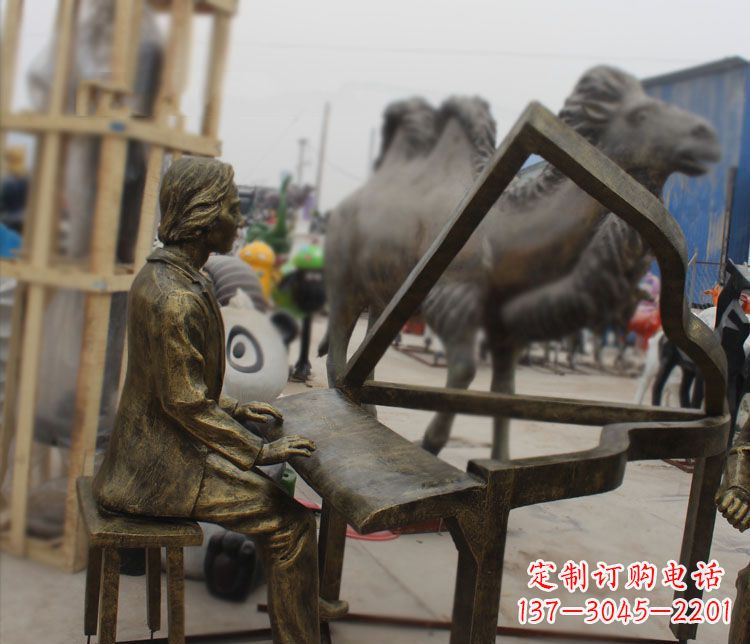 广东弹抽象钢琴的人物铜雕