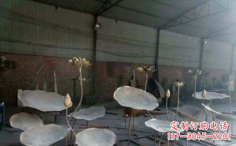 广东锻铜荷叶荷花广场景观铜雕