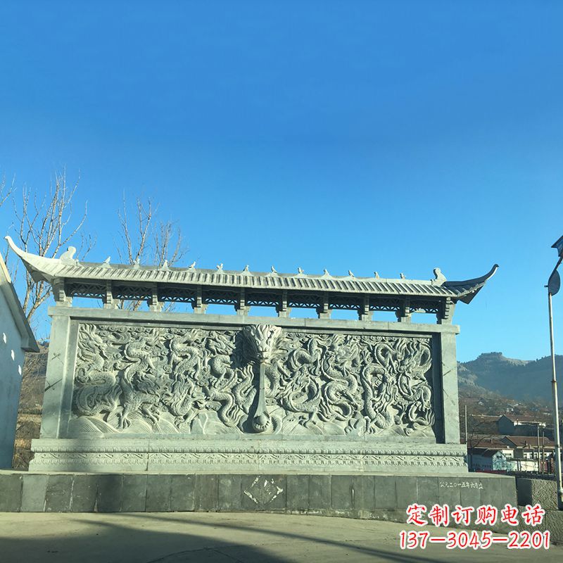 广东青石九龙壁，精美雕塑饰衬城市广场