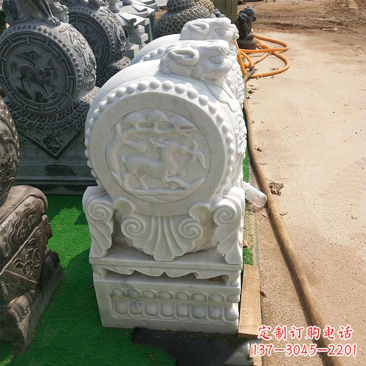 广东青石门墩石带浮雕是由领雕塑定制制作的一款…