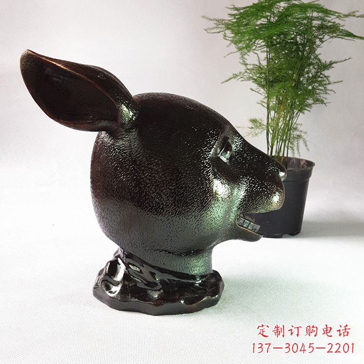 广东表彰传统的中国生肖兔铜铸雕塑