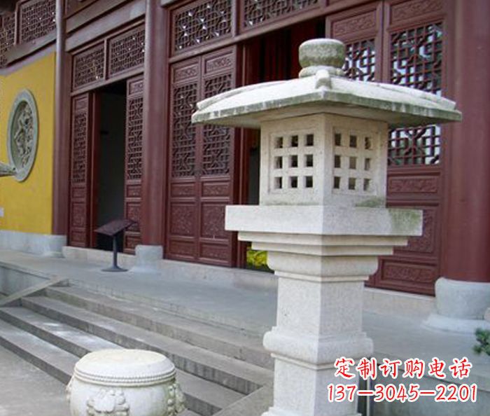 广东寺庙景观镂空石灯石雕