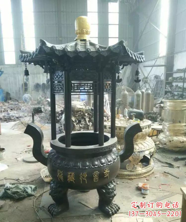 广东寺庙圆香炉铜雕 (2)