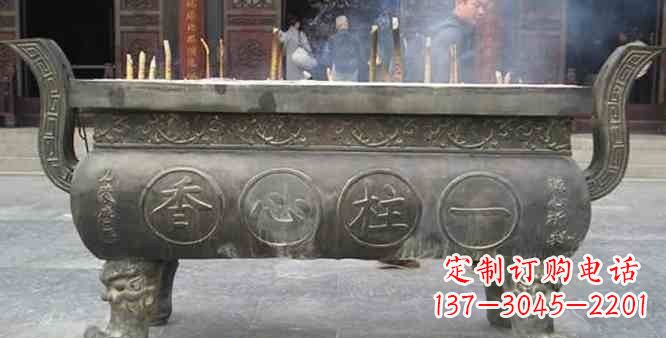 广东寺庙铸铜四足香炉