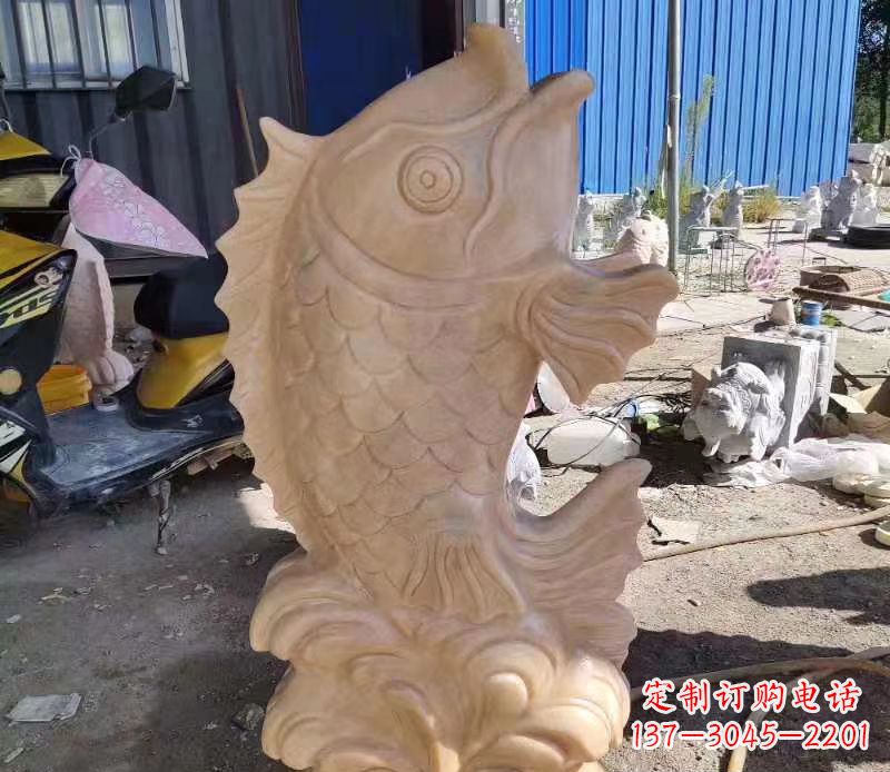 广东晚霞红喷水鲤鱼石雕