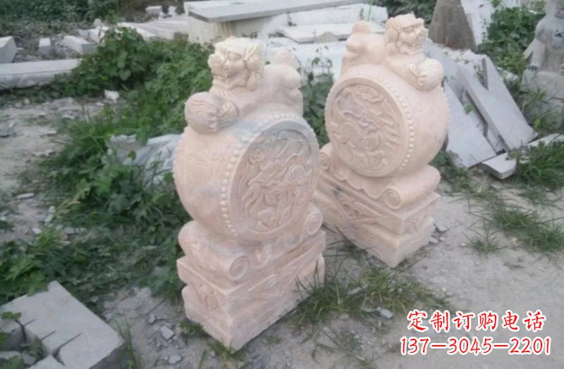 广东晚霞红狮子门墩石雕