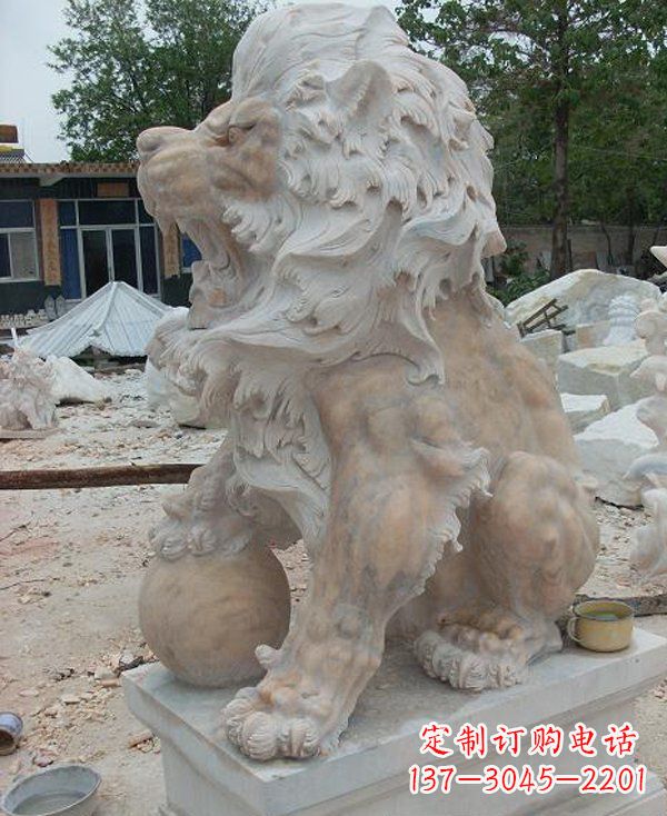 广东晚霞红寺庙门口西洋狮子石雕