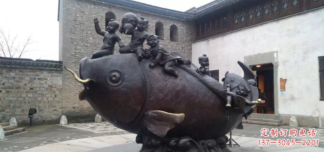 广东小孩骑鱼铜雕