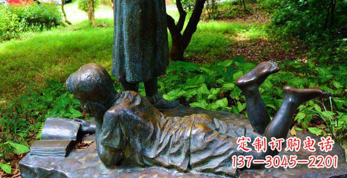 广东校园趴着看书的小男孩人物铜雕