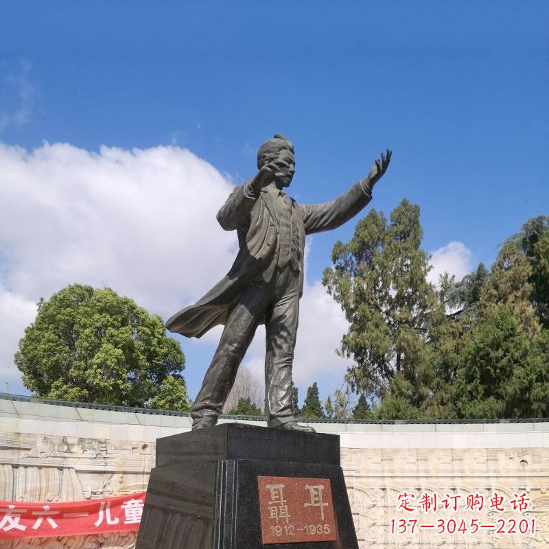 广东音乐家聂耳公园广场雕像