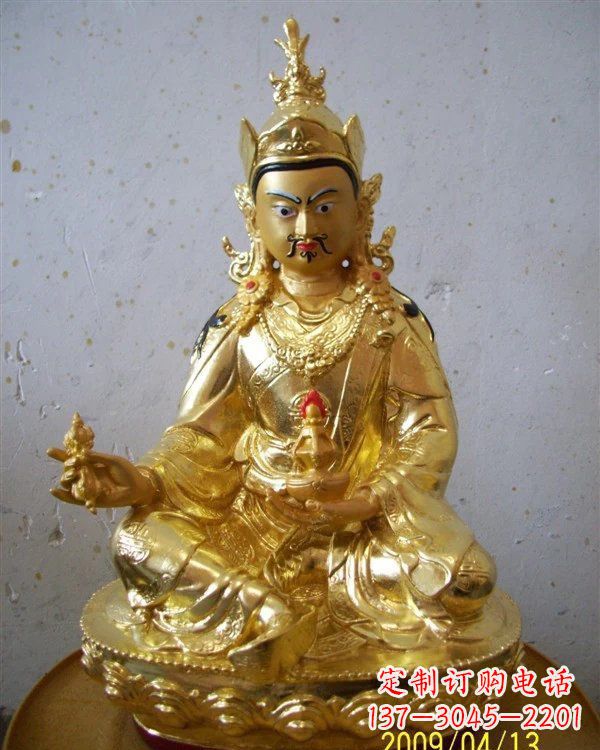 广东铸铜贴金藏佛莲花生大士雕塑